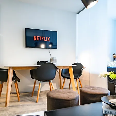 Appartamento 1 Bedroom Apartment - Zentral - Business - Wifi - Kueche - Netflix - Parkhaus *